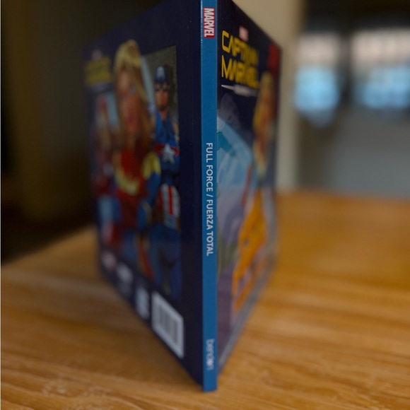 Marvel Captain Marvel Full Force Book - Blue and Red - Picture 2 of 4